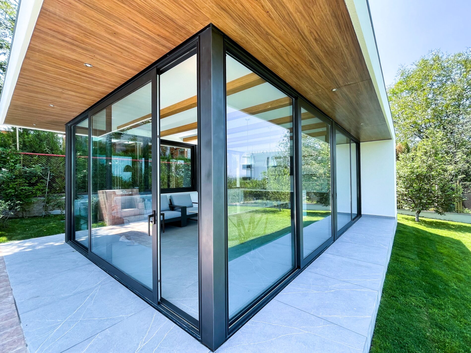 Moderne Fensterfront einbauen in der Nähe von Hannover